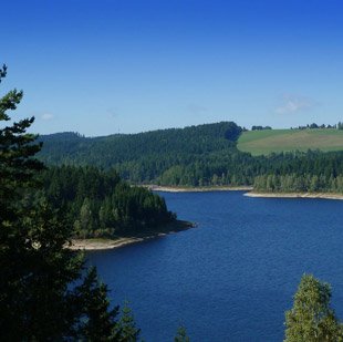 Unser kristallklaresWasser aus den tiefen Quellen des Naturparks Erzgebirge Vogtland